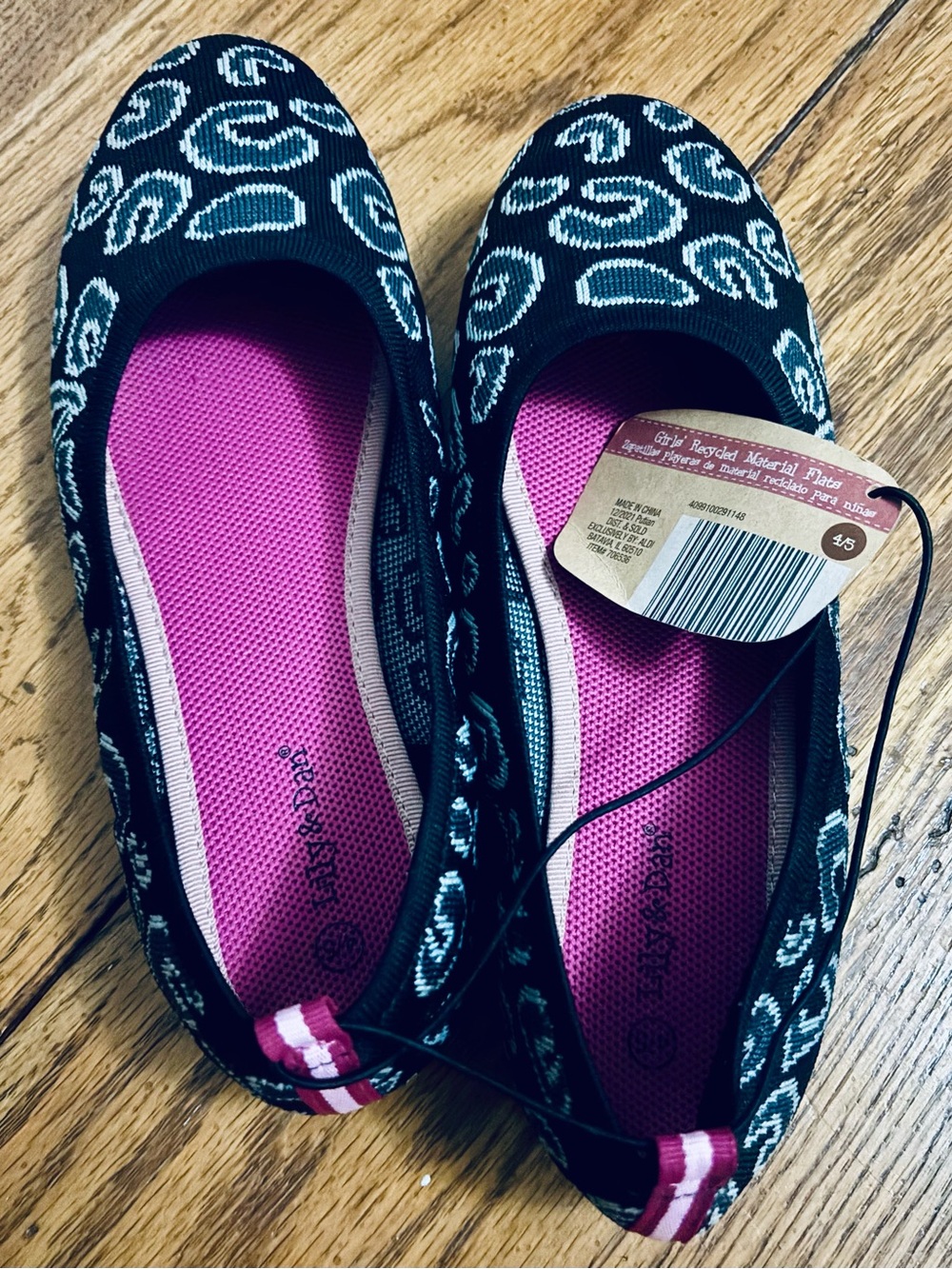 Girl’s Black Animal Print Slip-On Flats size 4/5 NWT